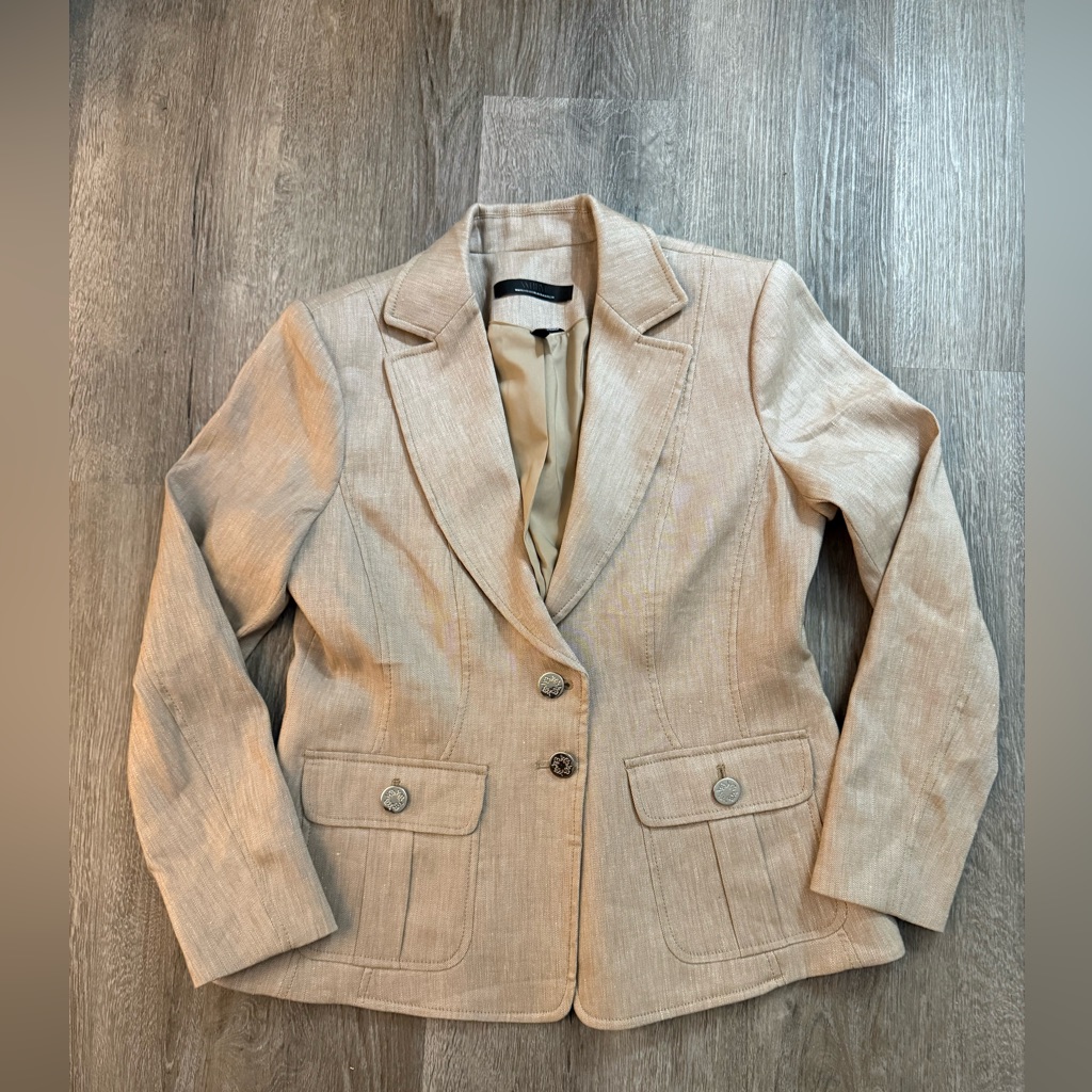 White House Black Market 10p Tan Blazer. Patch Pockets Excellent Condition.